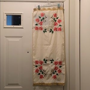 New Listing - Estate Item Table Runner No Brand 38 x 15